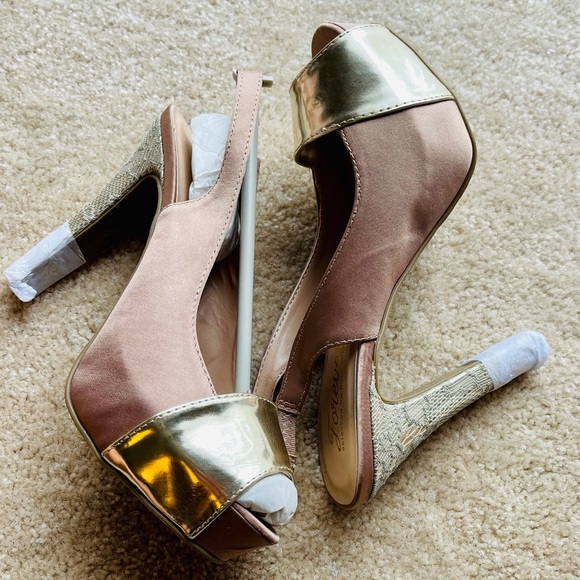 Heels, Gorgeous beige satin w/gold accents by Paula Abdul, size 7 - Picture 3 of 11